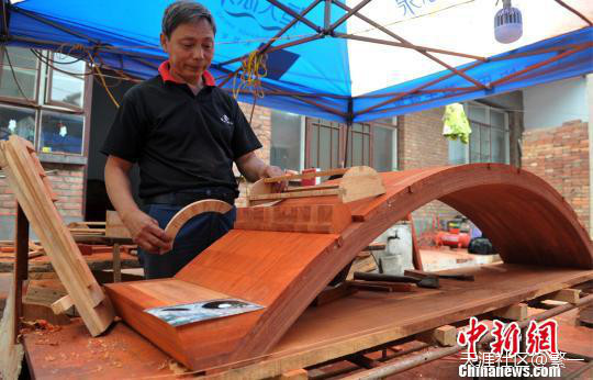 迷你世界手机版.:文化资讯：赵县一农民半年打造一座木质“迷你版赵州桥”